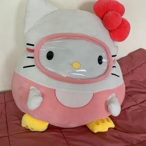 very new hello kitty squishmellow